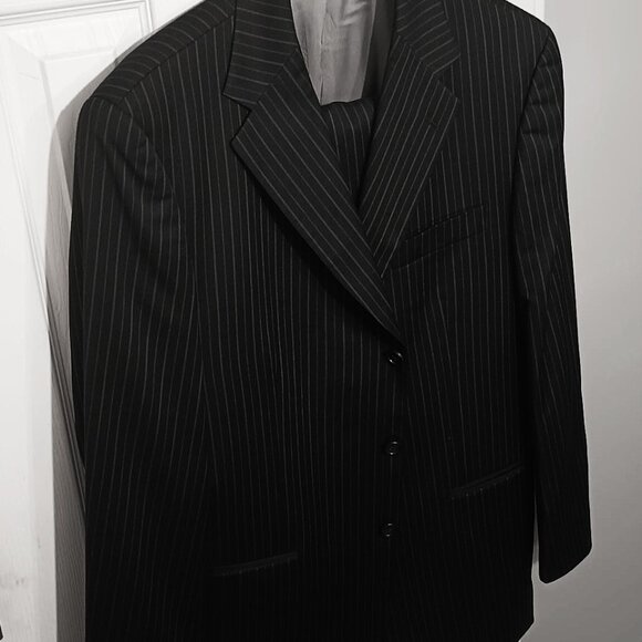 Bachrach Men 2 Peice Black with Gray Pinstripe Suit     42R - Picture 1 of 16